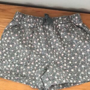 Sz 10 tea shorts- olive green background
